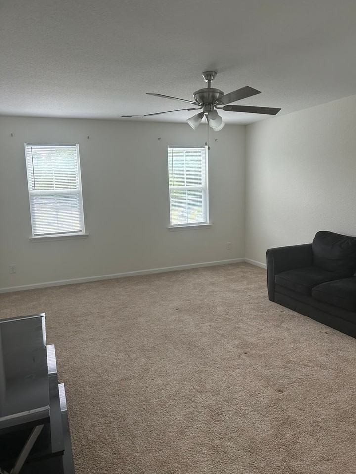 1103 Peartree Rd - Photo 7 of 15