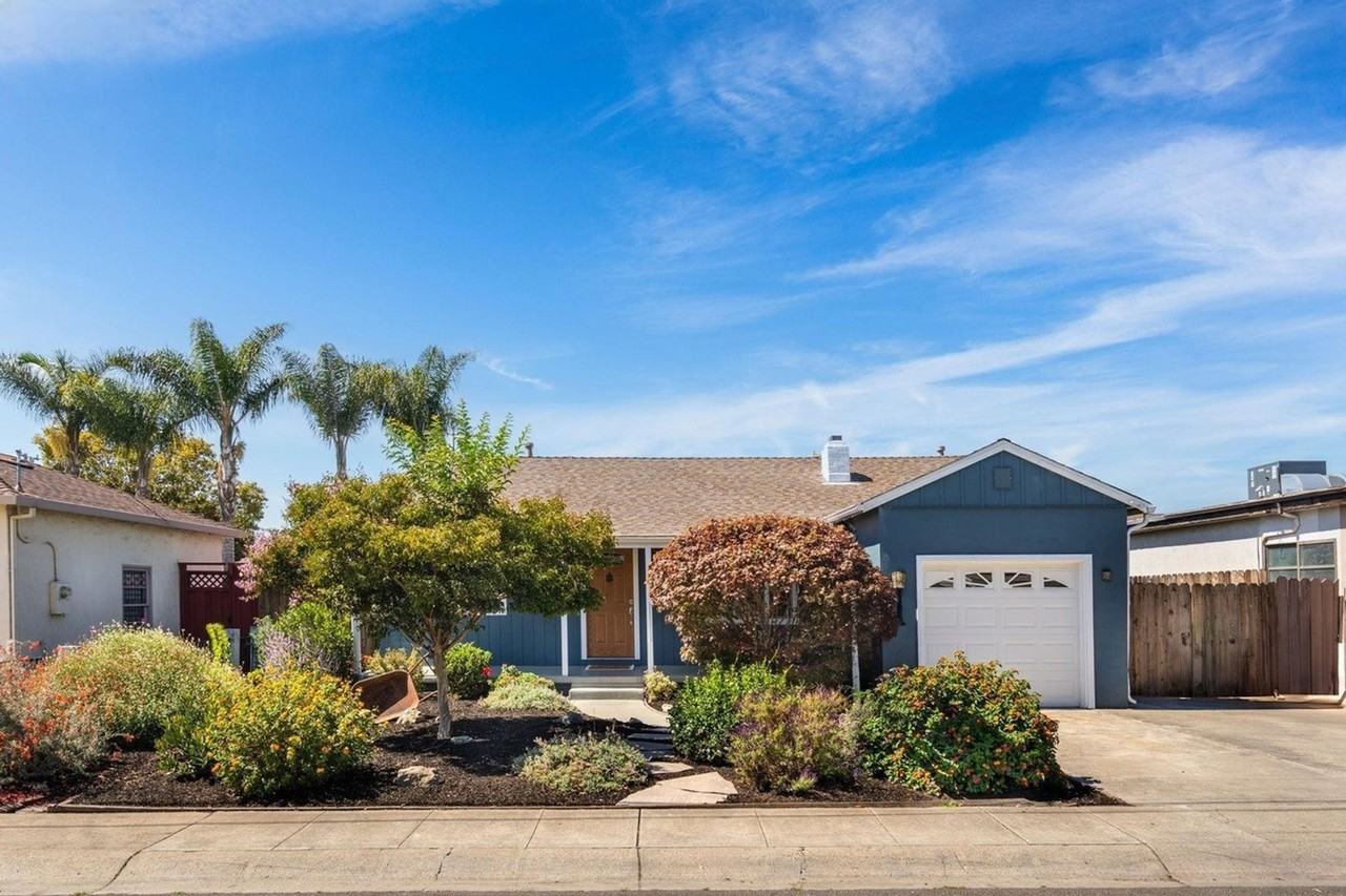 15009 Kesterson St - Photo 3 of 45