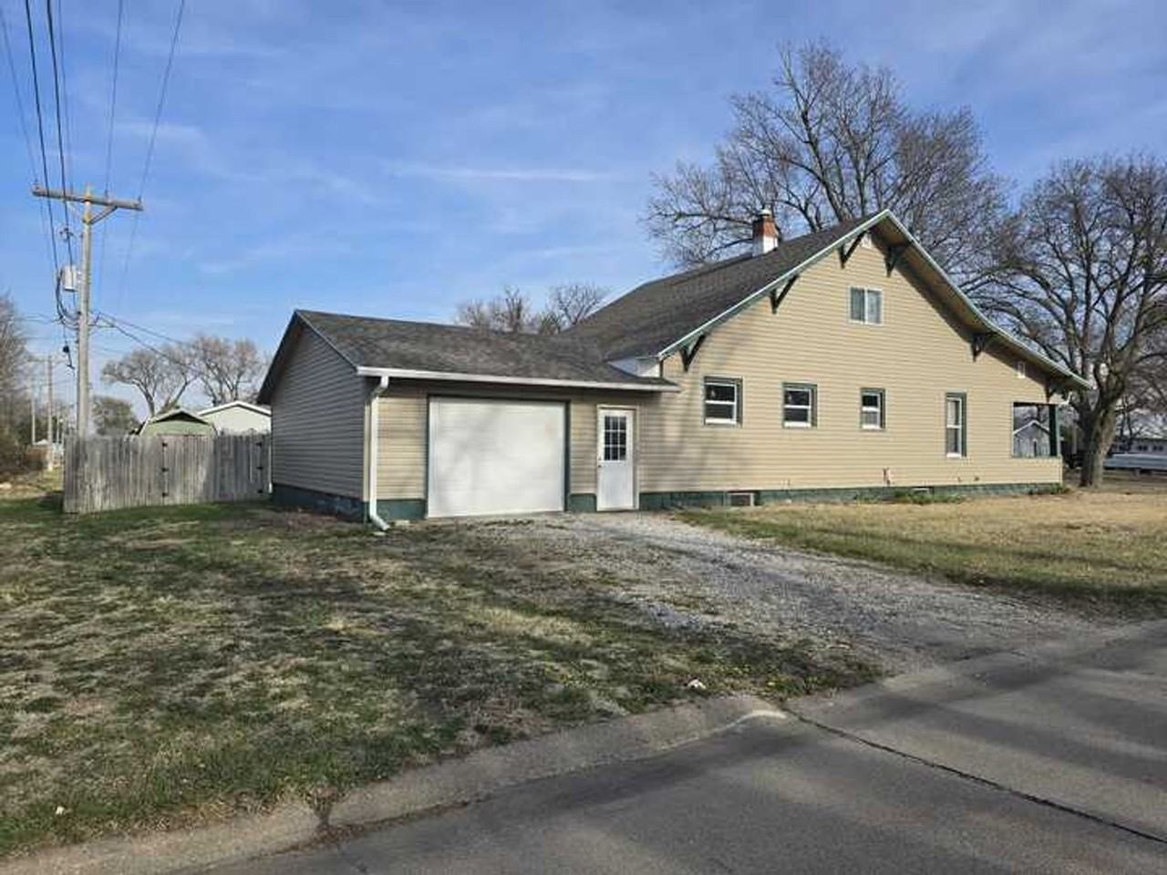 312 W 9th St - Photo 2 of 38