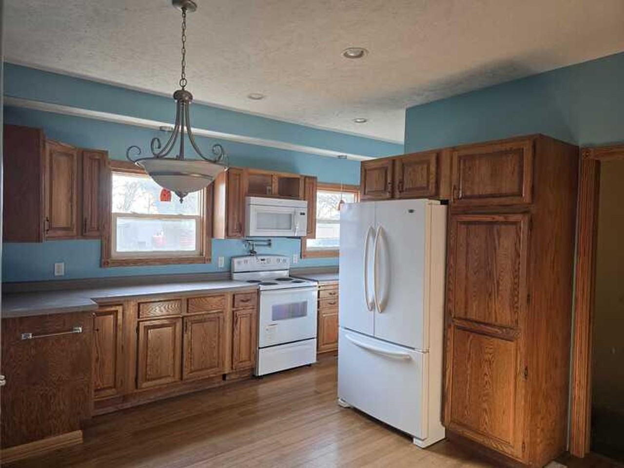 312 W 9th St - Photo 7 of 38