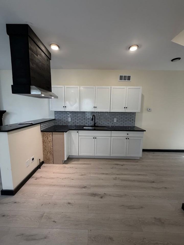 1523 Hurlbut St - Photo 2 of 13