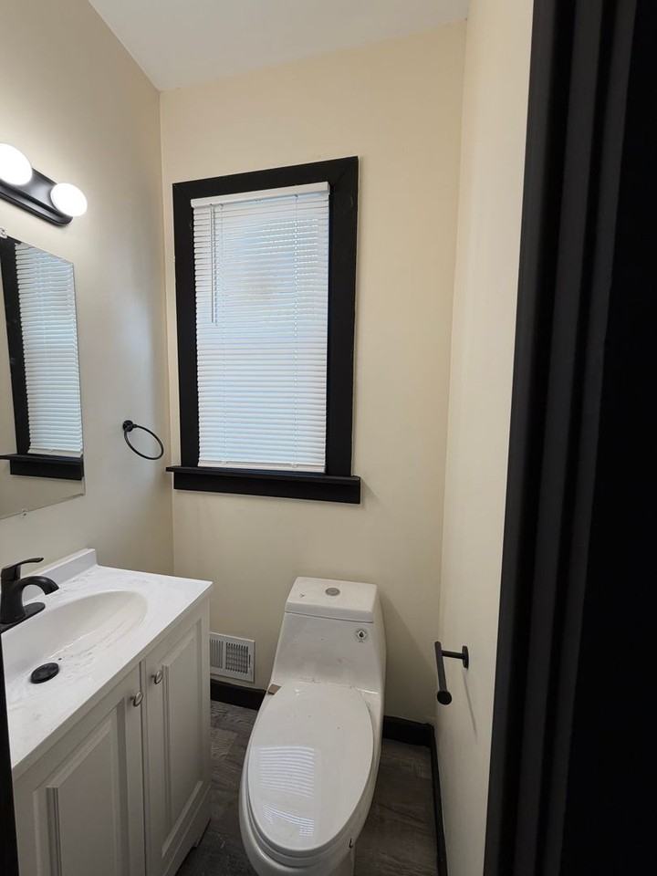 1523 Hurlbut St - Photo 3 of 13