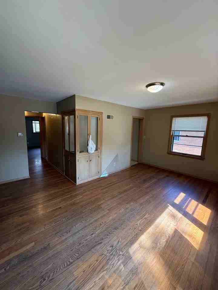 3308 N Dousman St - Photo 2 of 10