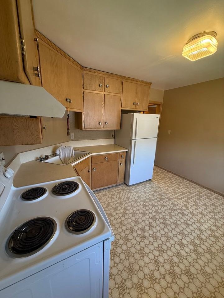 3308 N Dousman St - Photo 4 of 10