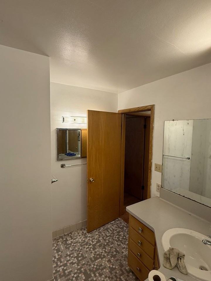 3308 N Dousman St - Photo 5 of 10