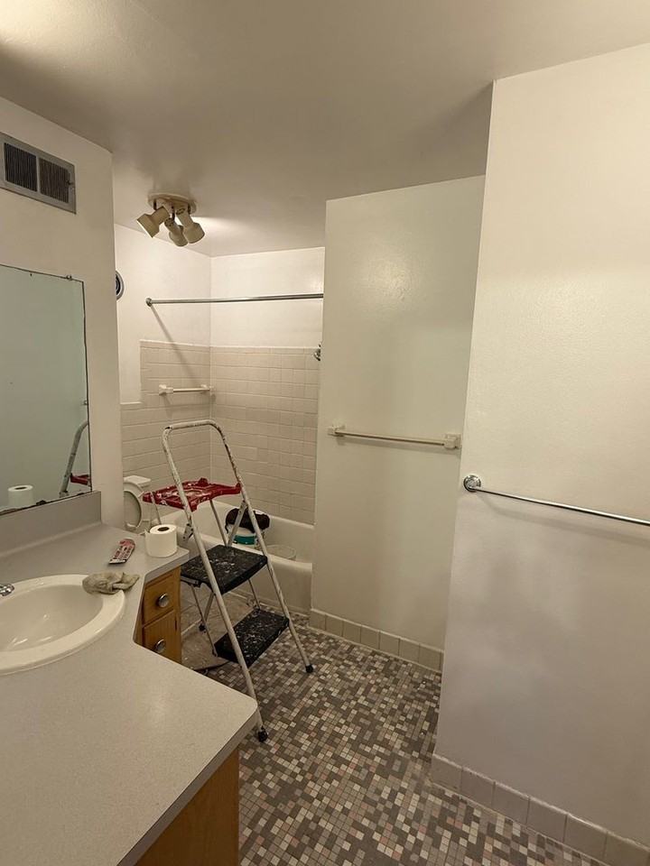 3308 N Dousman St - Photo 6 of 10