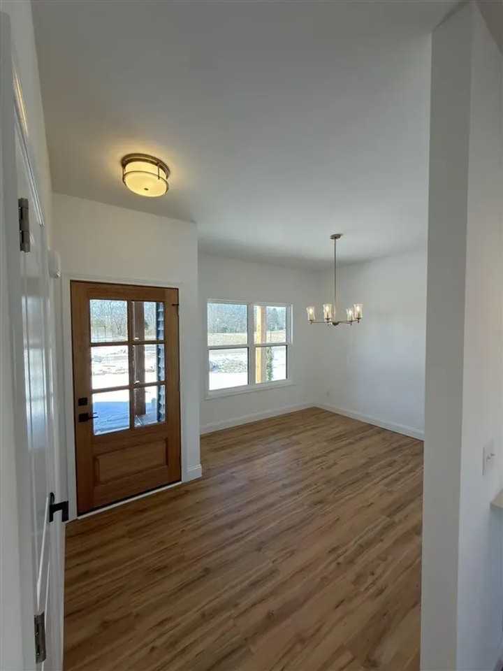 101 Madeline Ct - Photo 2 of 8
