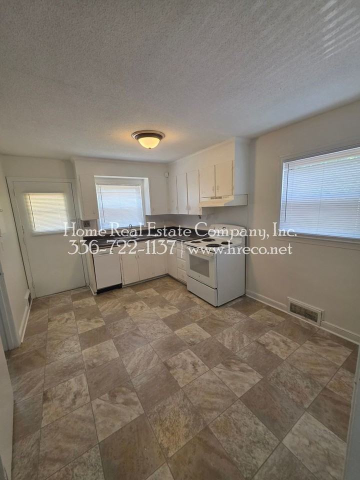 1601 W Northwest Blvd - Photo 3 of 9