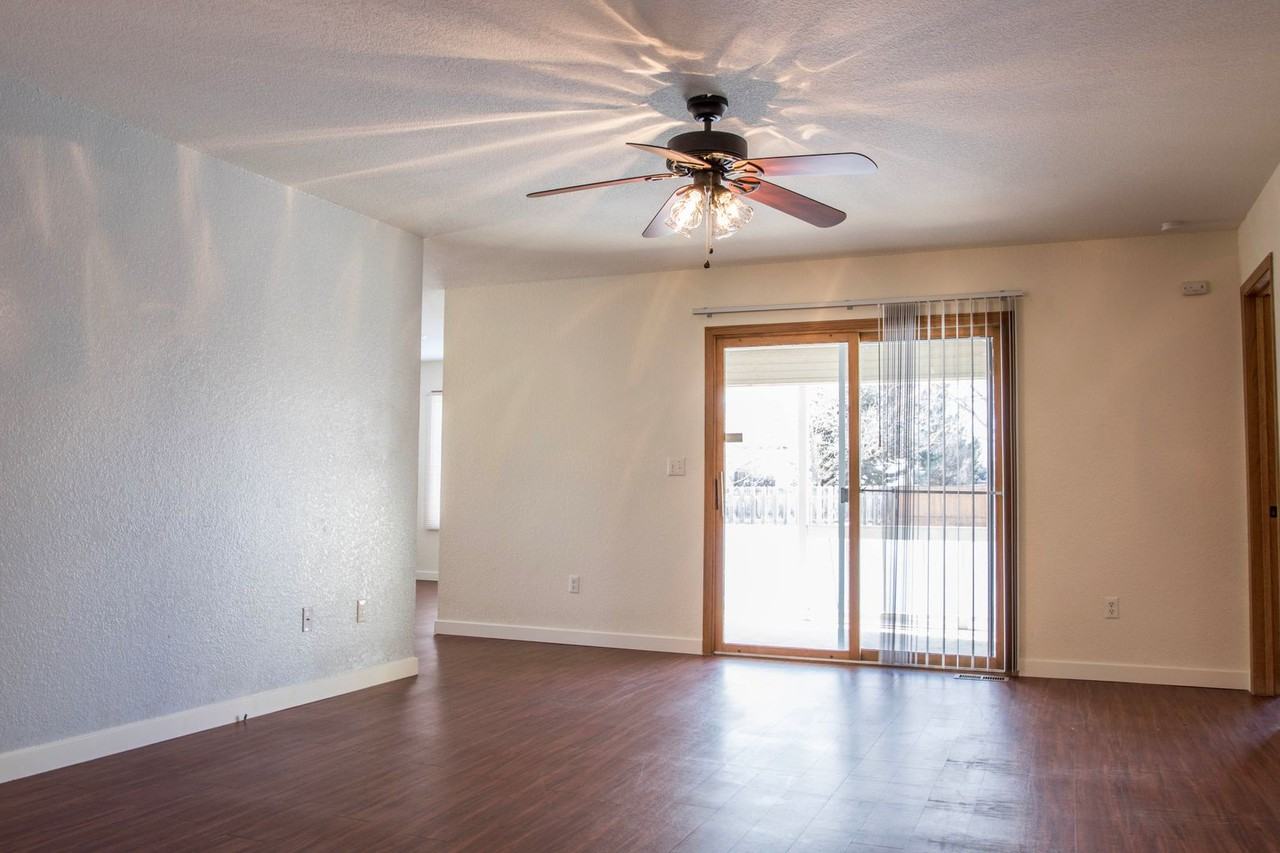 240 Mulberry Dr - Photo 5 of 17