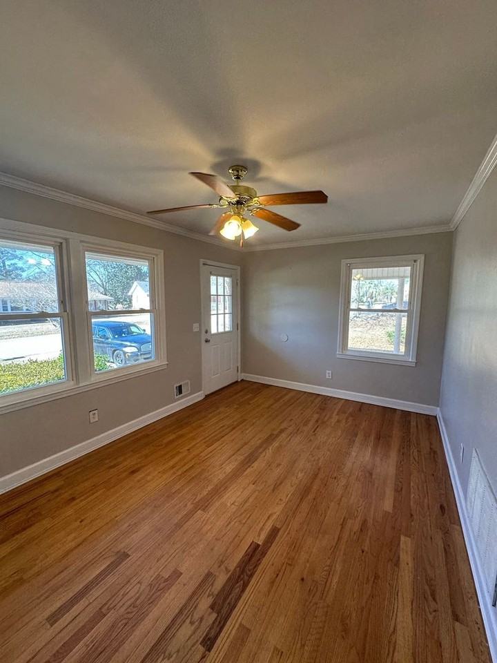 5586 Oakcrest Rd - Photo 2 of 10