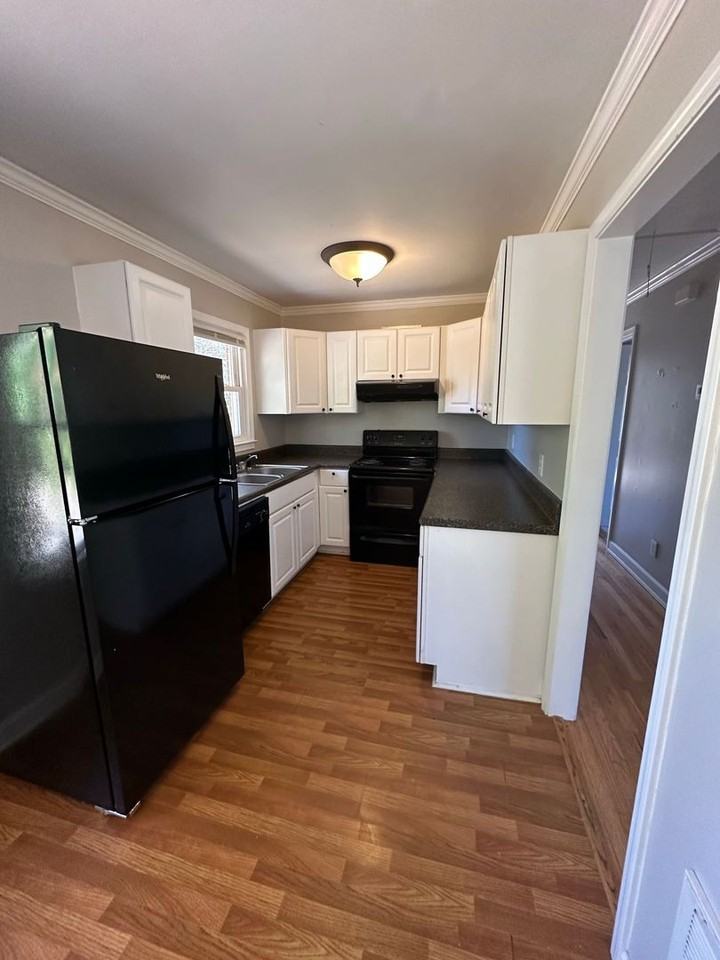 5586 Oakcrest Rd - Photo 6 of 10