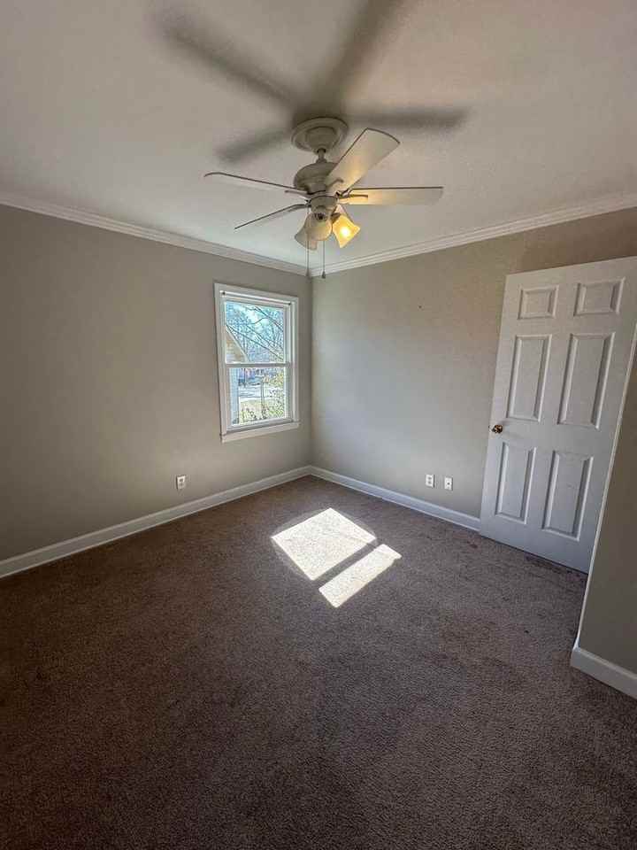 5586 Oakcrest Rd - Photo 7 of 10