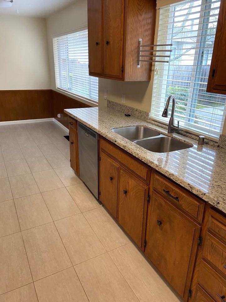 1409 Village Ct - Photo 6 of 21