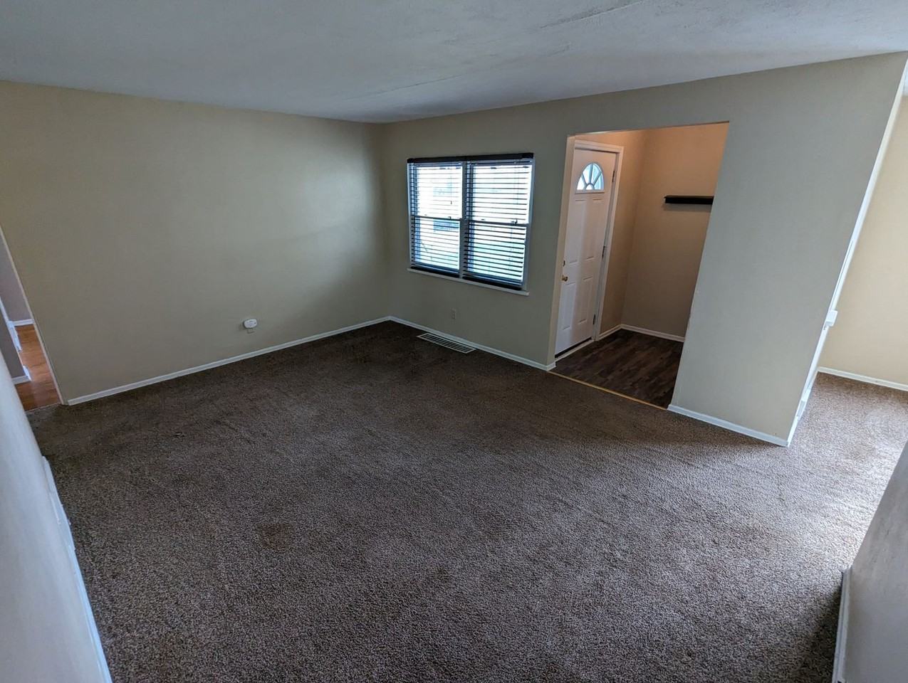 1712 W 12th St - Photo 2 of 15