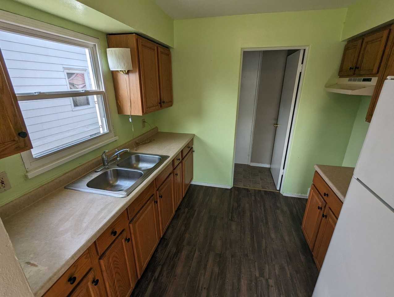 1712 W 12th St - Photo 6 of 15