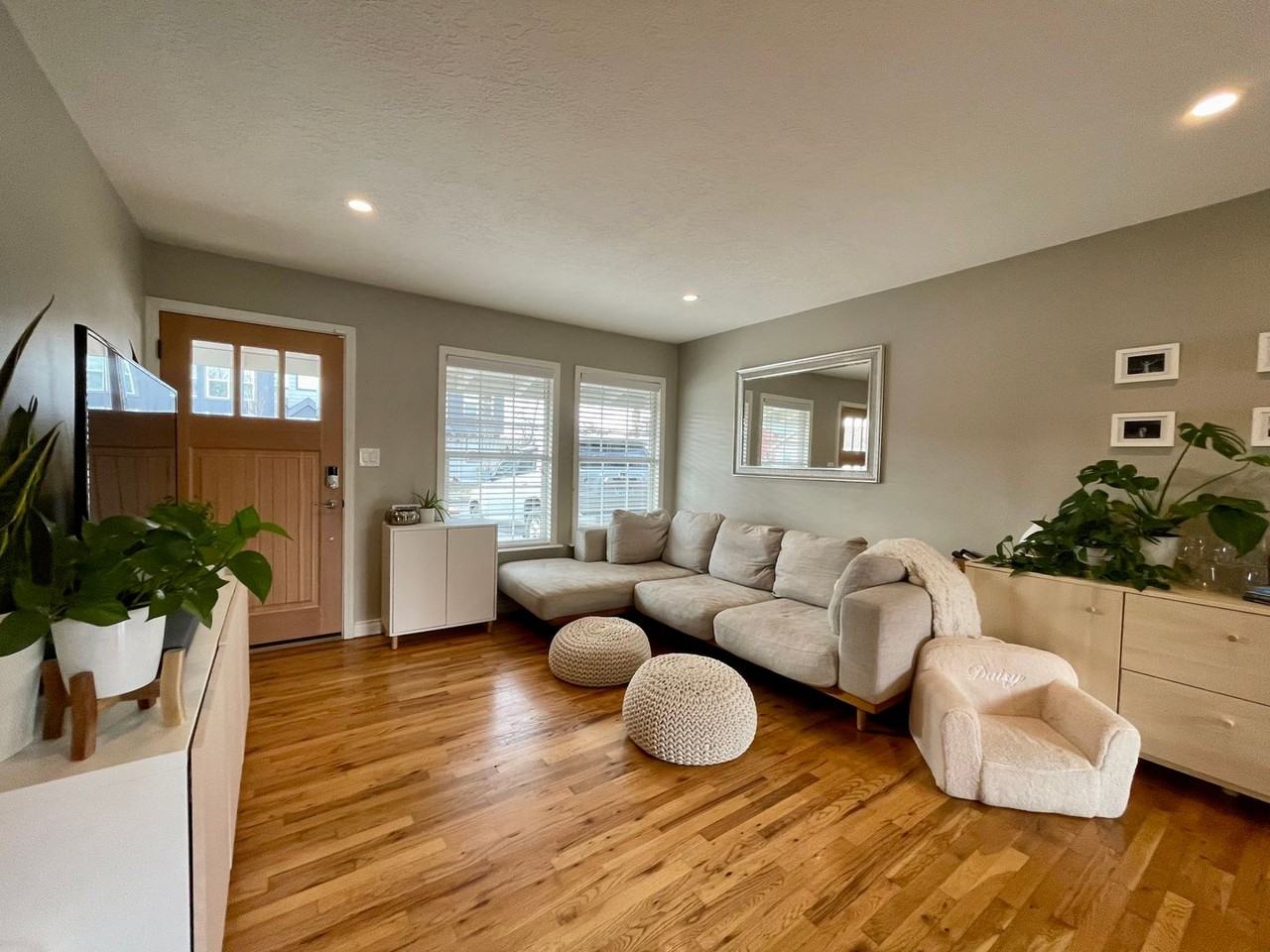 610 Ne 92nd Ave - Photo 3 of 33