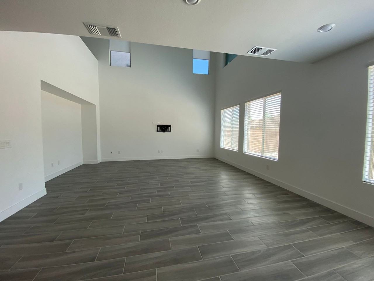 10001 Birch Knoll Ave - Photo 5 of 50