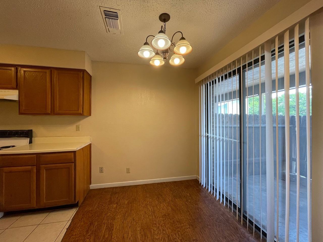 1701 Cedarview Circle - Photo 5 of 34