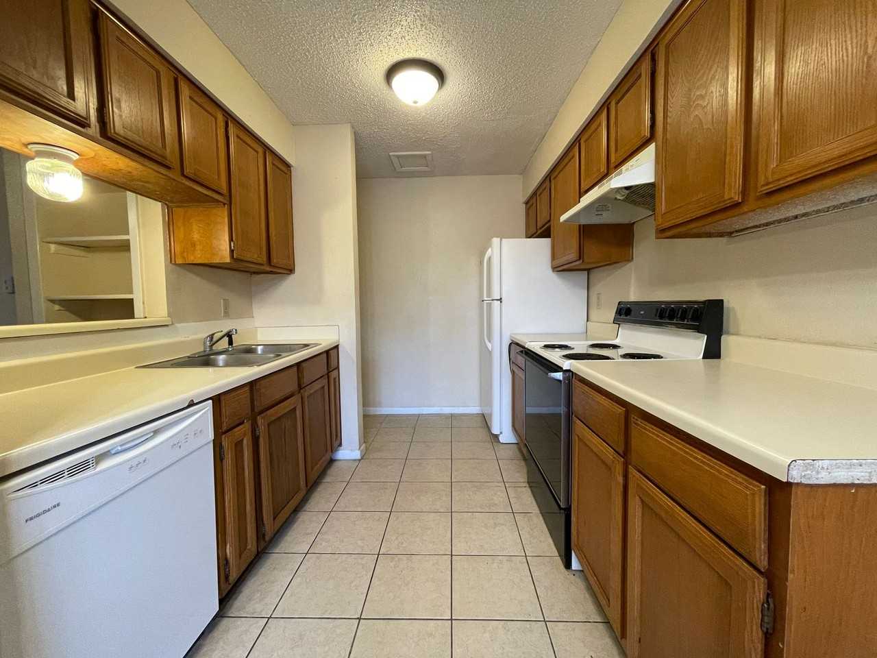 1701 Cedarview Circle - Photo 6 of 34