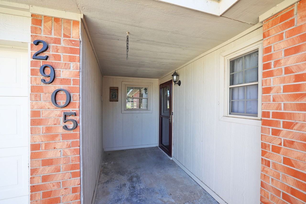 2905 Salem Dr - Photo 3 of 30