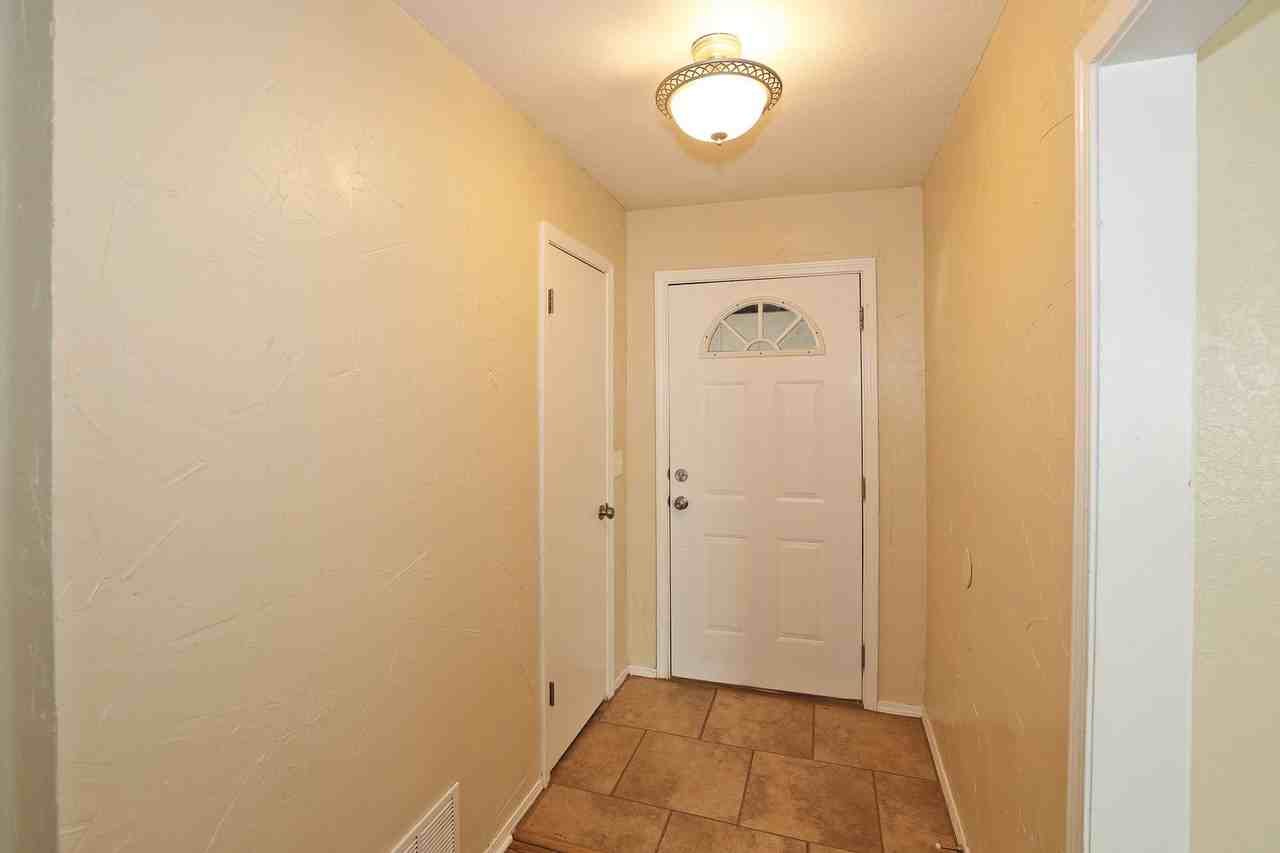2905 Salem Dr - Photo 4 of 30
