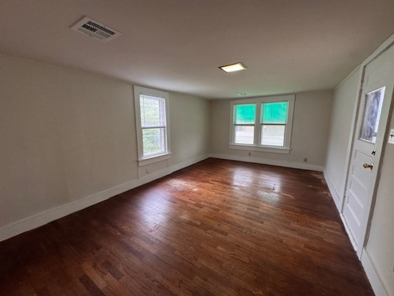 528 N Lahoma Ave - Photo 2 of 9