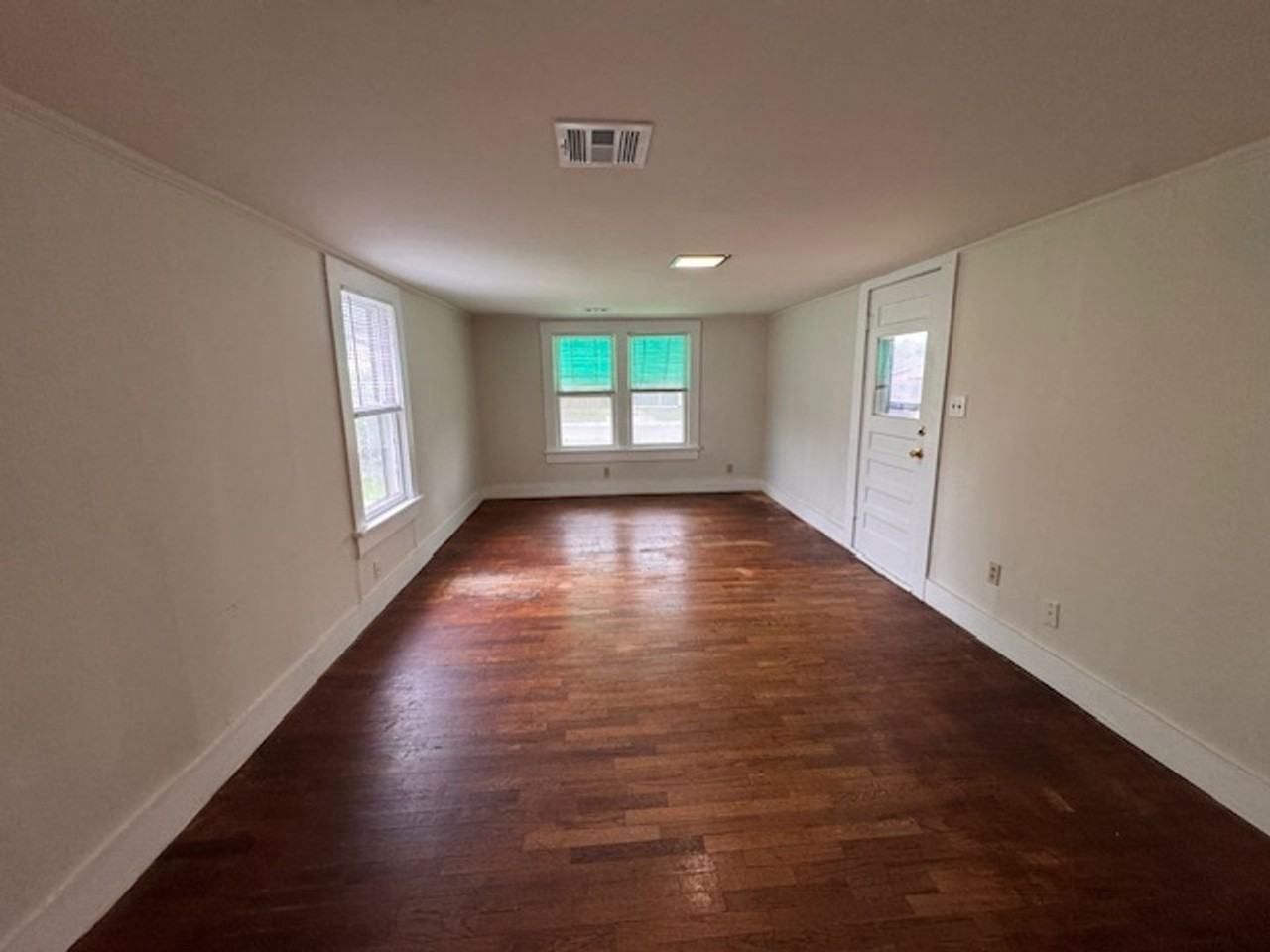528 N Lahoma Ave - Photo 3 of 9