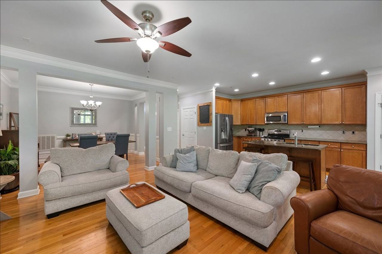 221 Towne Ridge Ln - Photo 5 of 18