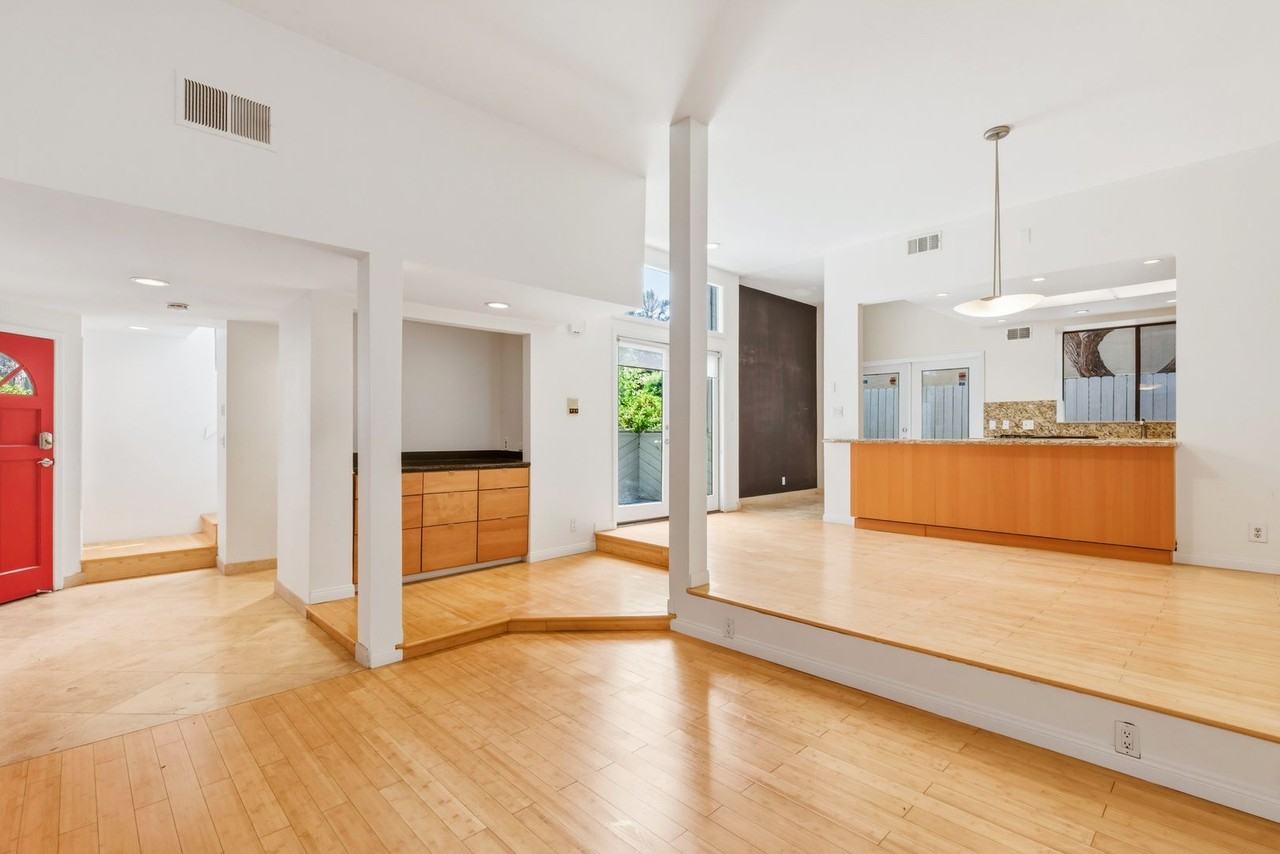 832 15th St - Photo 5 of 50