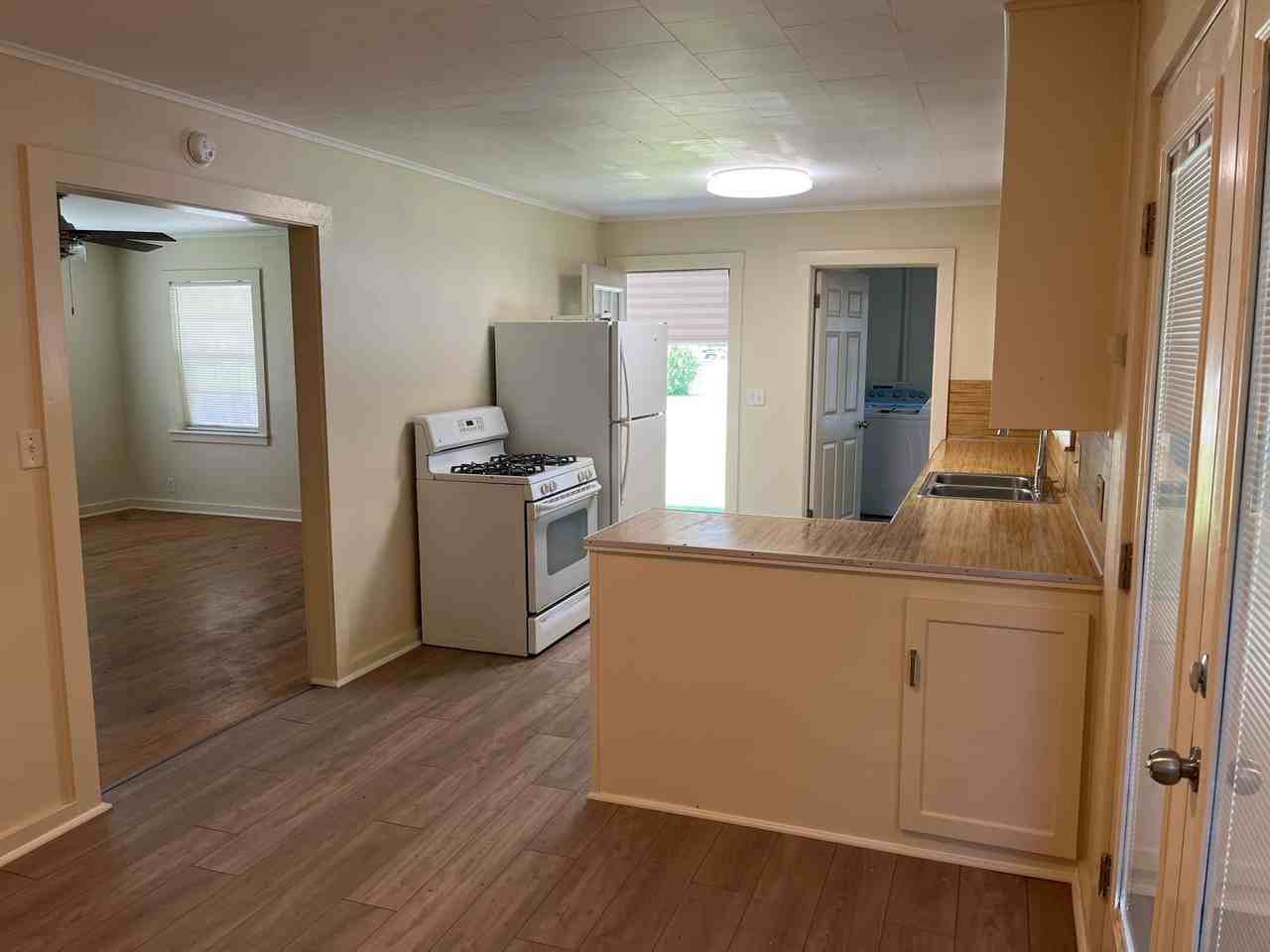 801 E 7th Pl - Photo 3 of 7