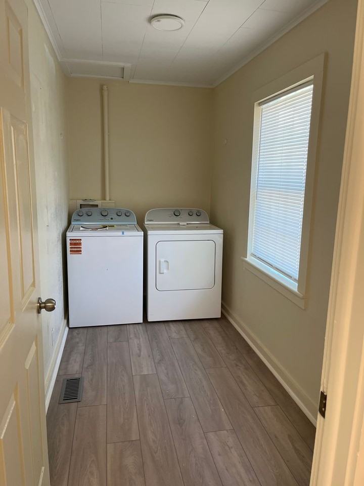 801 E 7th Pl - Photo 5 of 7