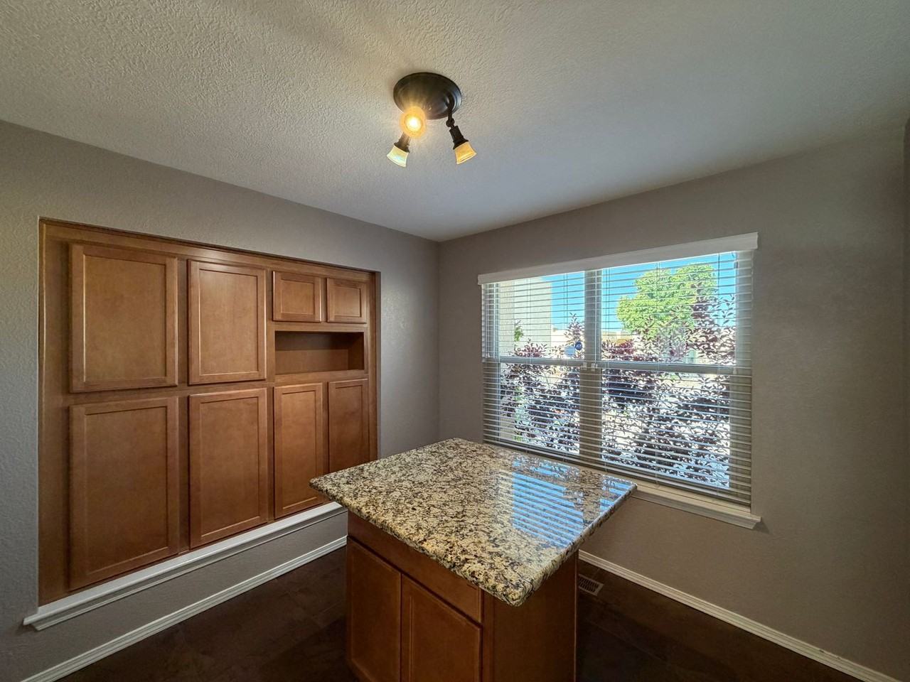 7924 Woodridge Dr Ne - Photo 5 of 34