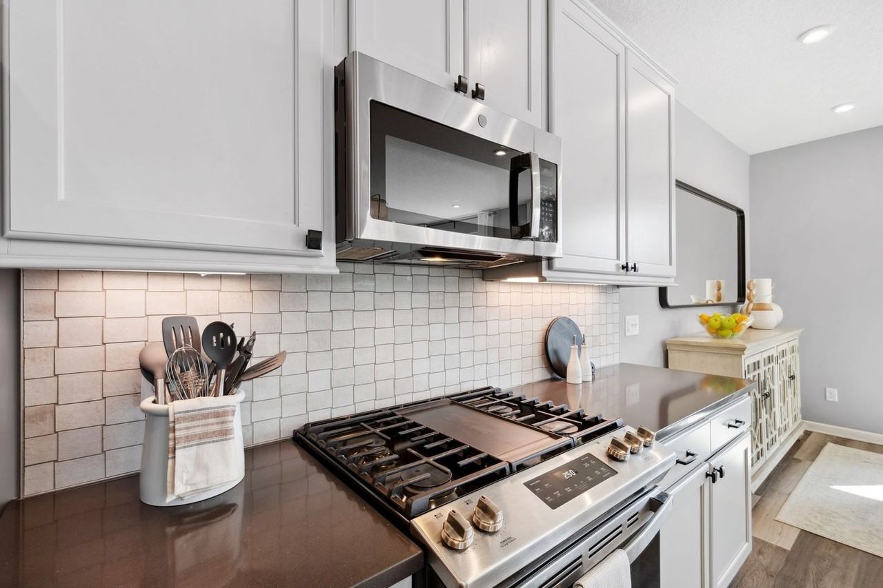 13685 Marsh View Trl - Photo 4 of 36