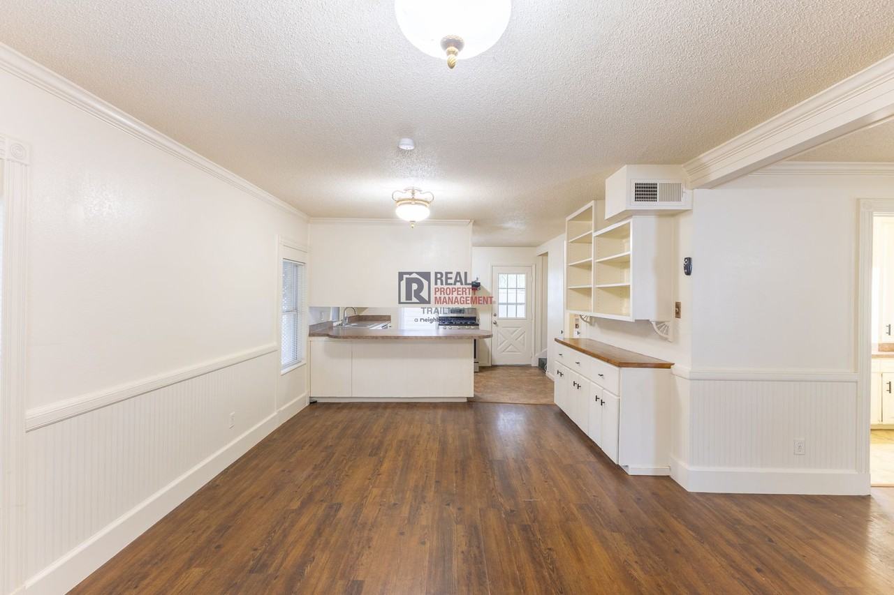 308 Mission St - Photo 3 of 19