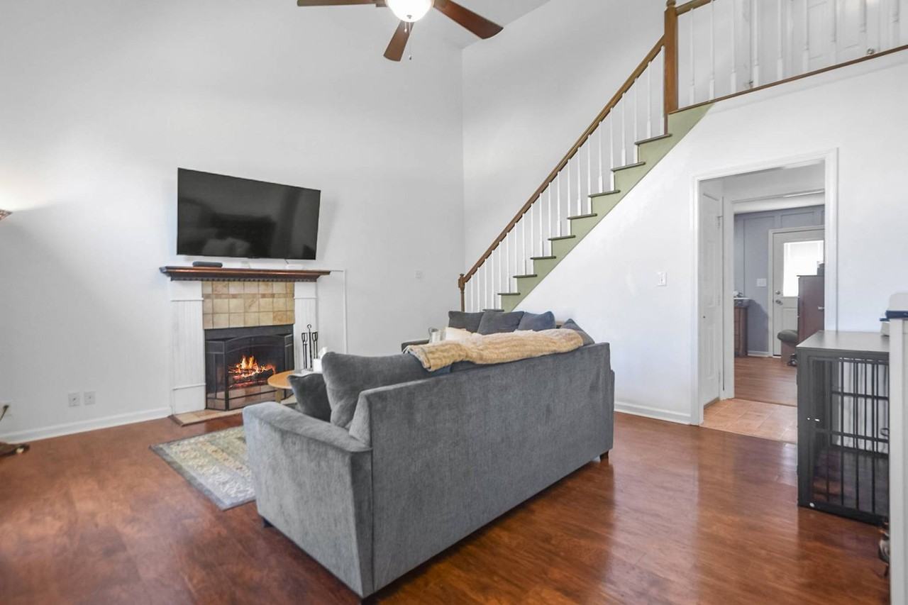 506 Brentwood Cir - Photo 2 of 20