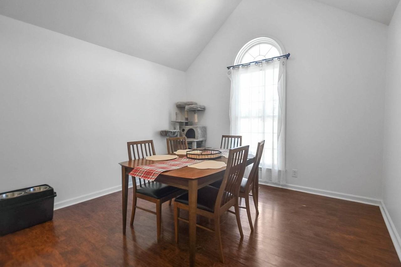 506 Brentwood Cir - Photo 5 of 20