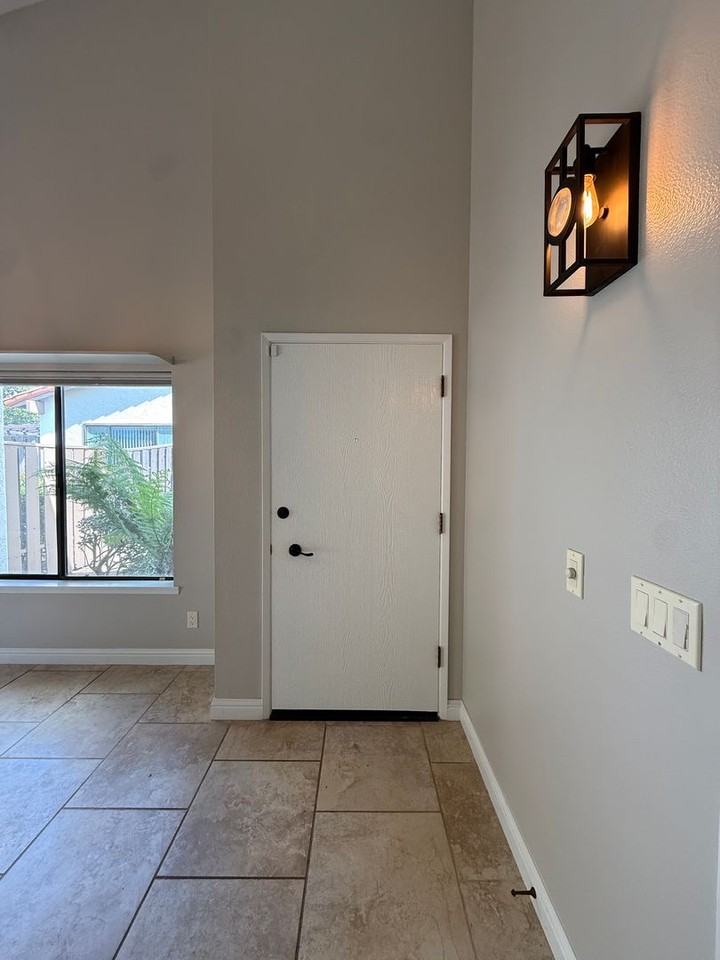 4579 Foxenwood Ln - Photo 6 of 37