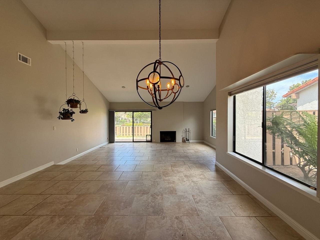 4579 Foxenwood Ln - Photo 7 of 37