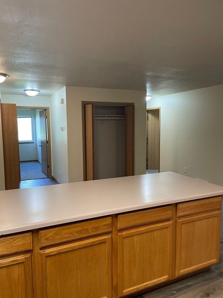 1424 E Redwood Blvd - Photo 3 of 22