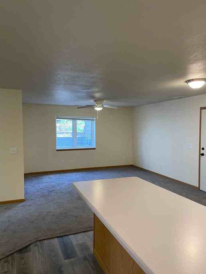 1424 E Redwood Blvd - Photo 4 of 22