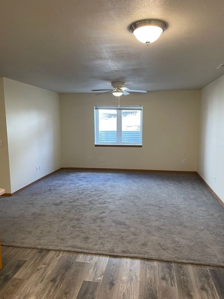 1424 E Redwood Blvd - Photo 5 of 22