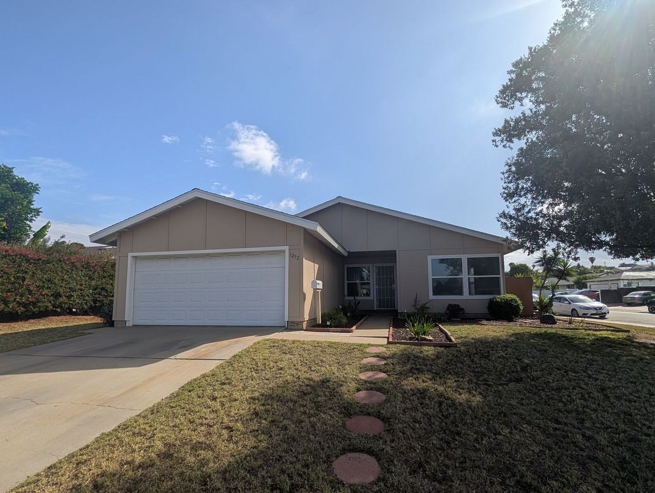1252 Conway Dr - Photo 2 of 20