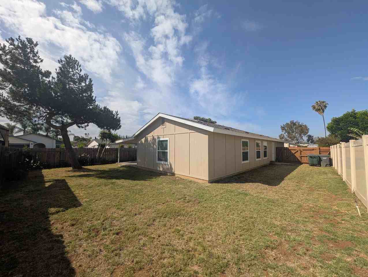 1252 Conway Dr - Photo 4 of 20