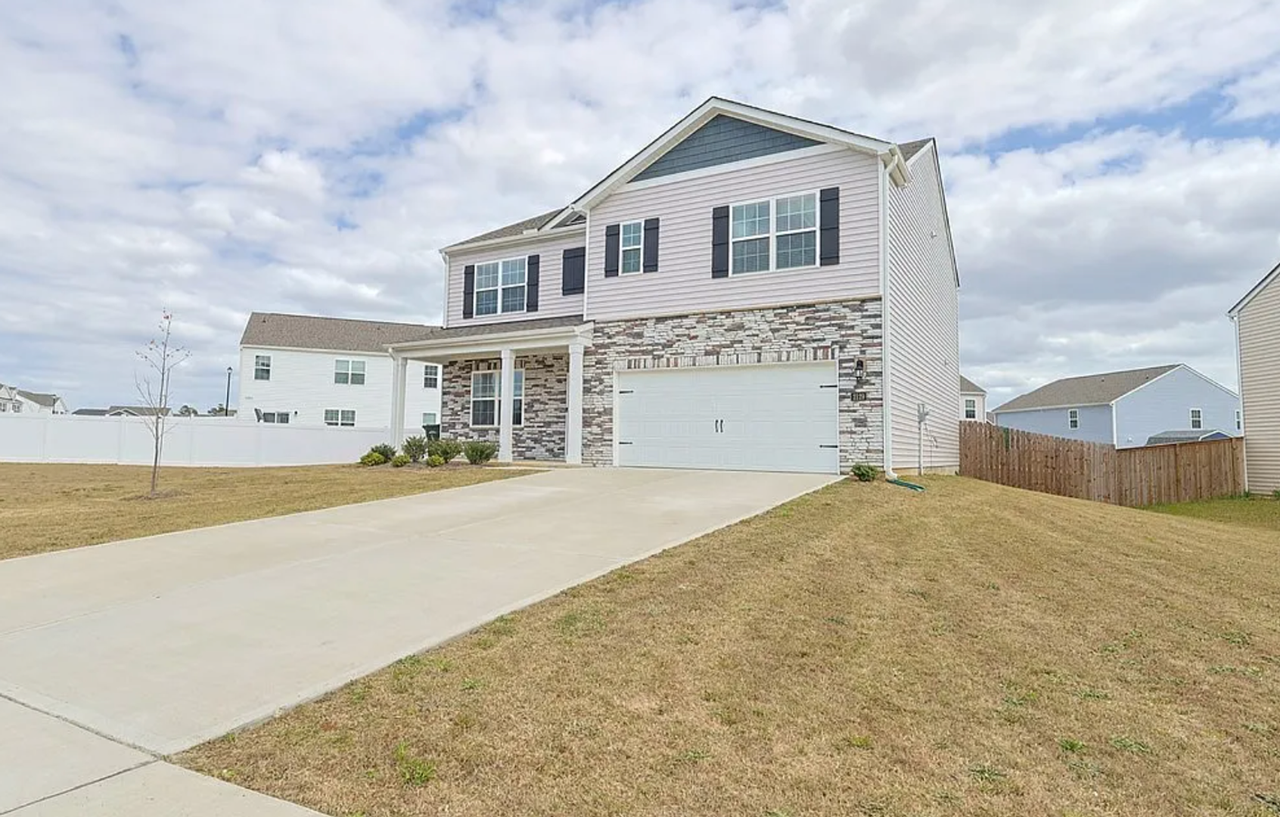 2129 Clydesmill Rd - Photo 2 of 25
