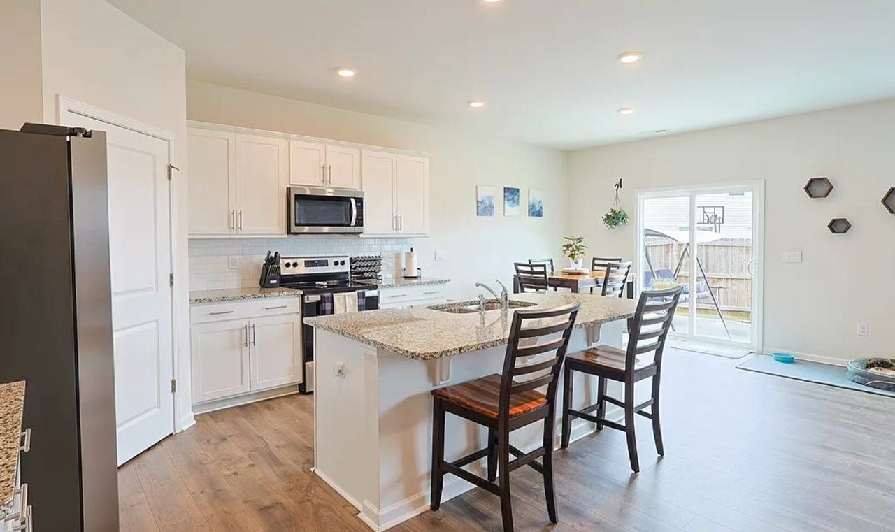 2129 Clydesmill Rd - Photo 5 of 25