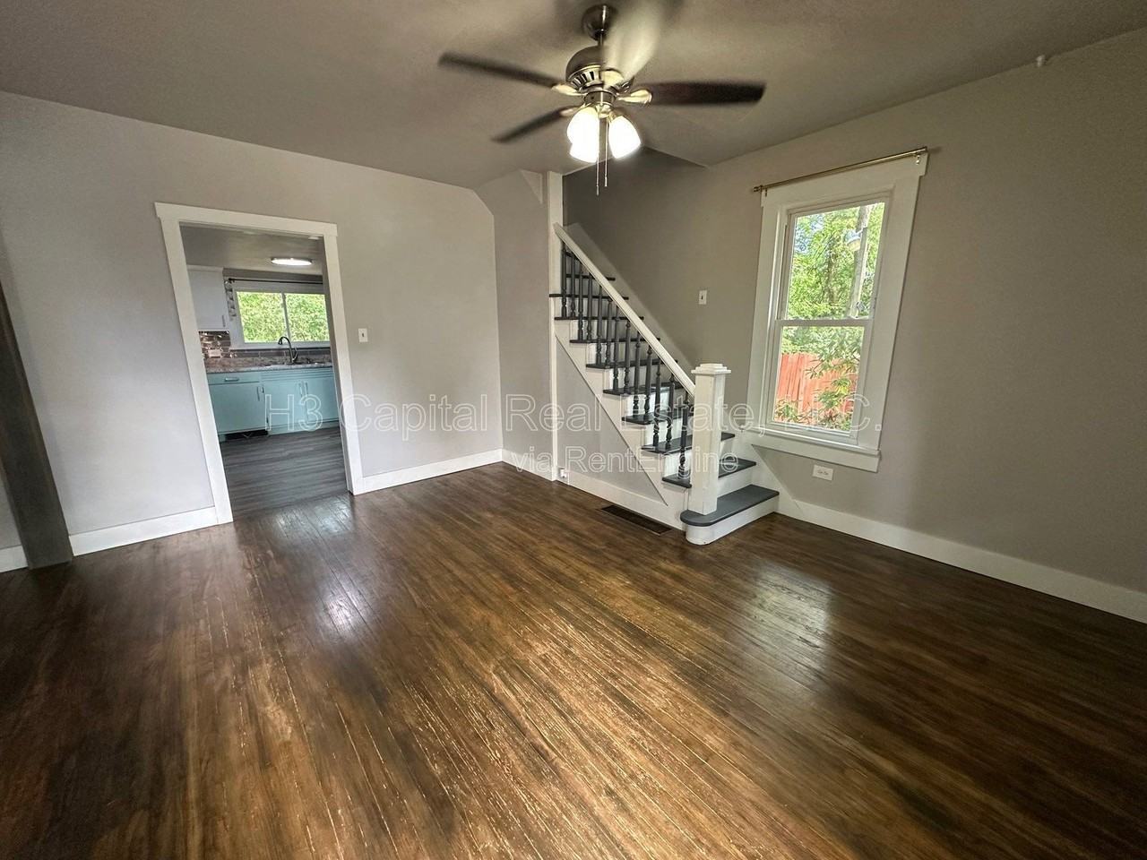 210 S Lange Ave - Photo 3 of 10