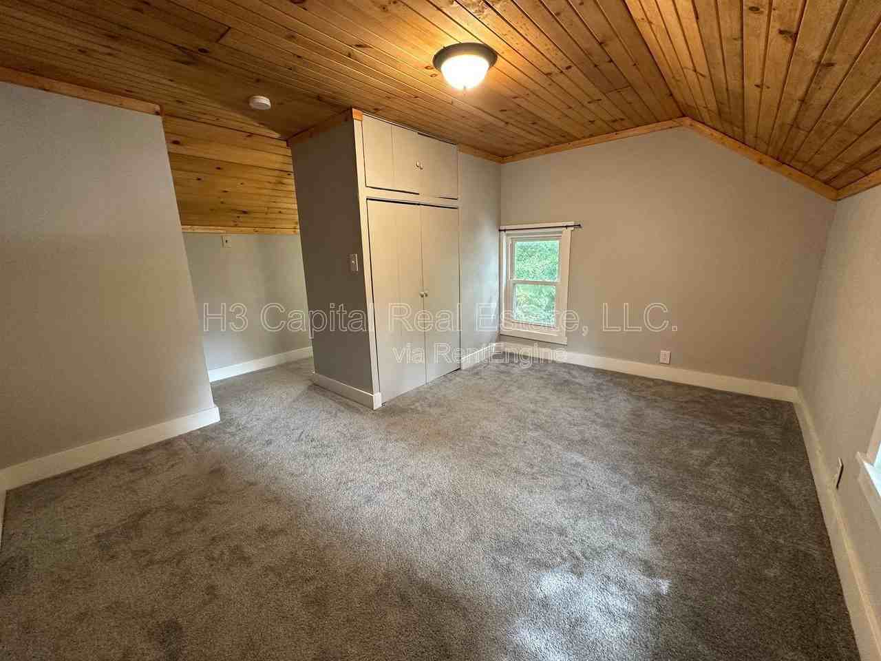 210 S Lange Ave - Photo 5 of 10