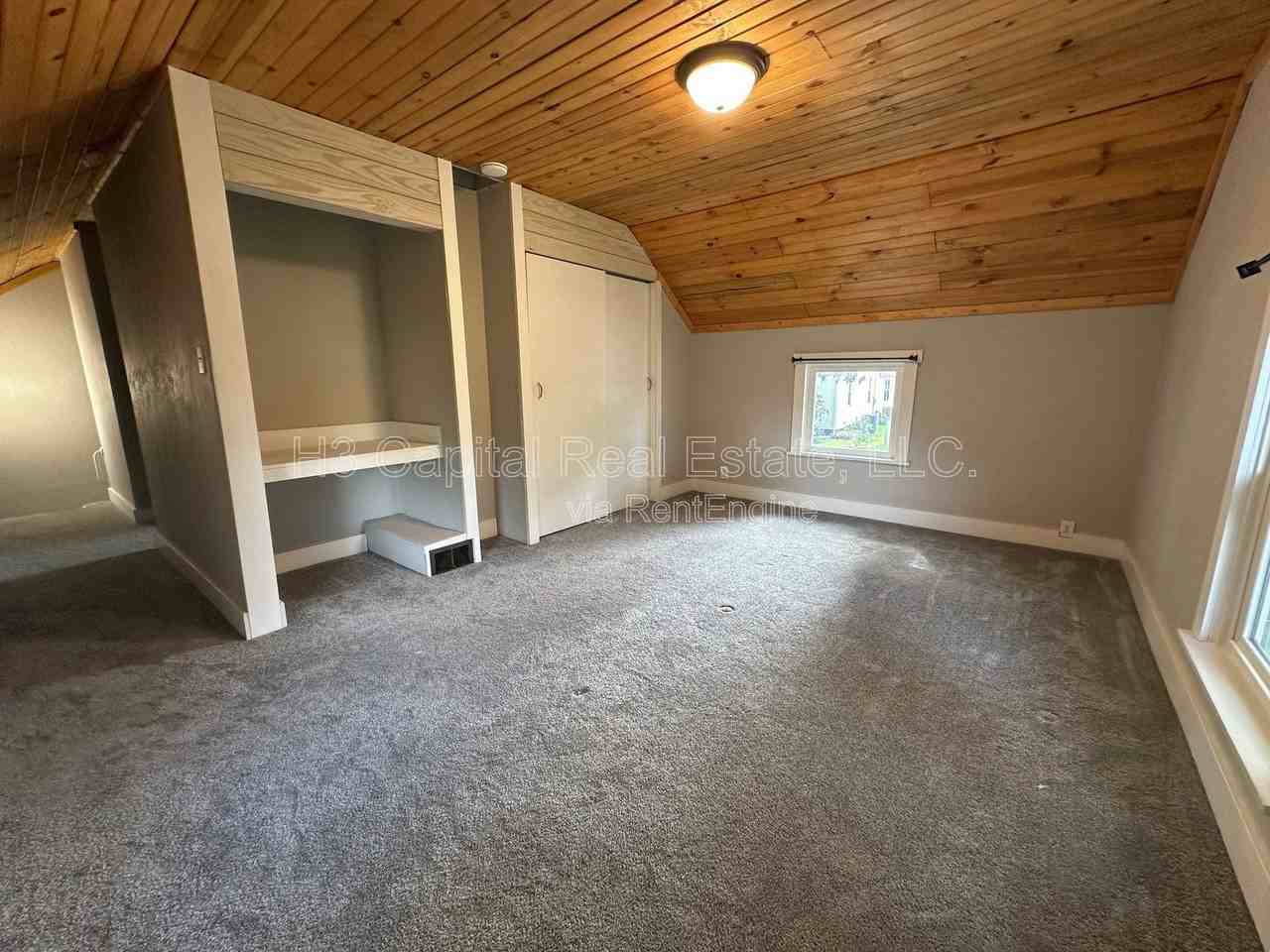 210 S Lange Ave - Photo 6 of 10