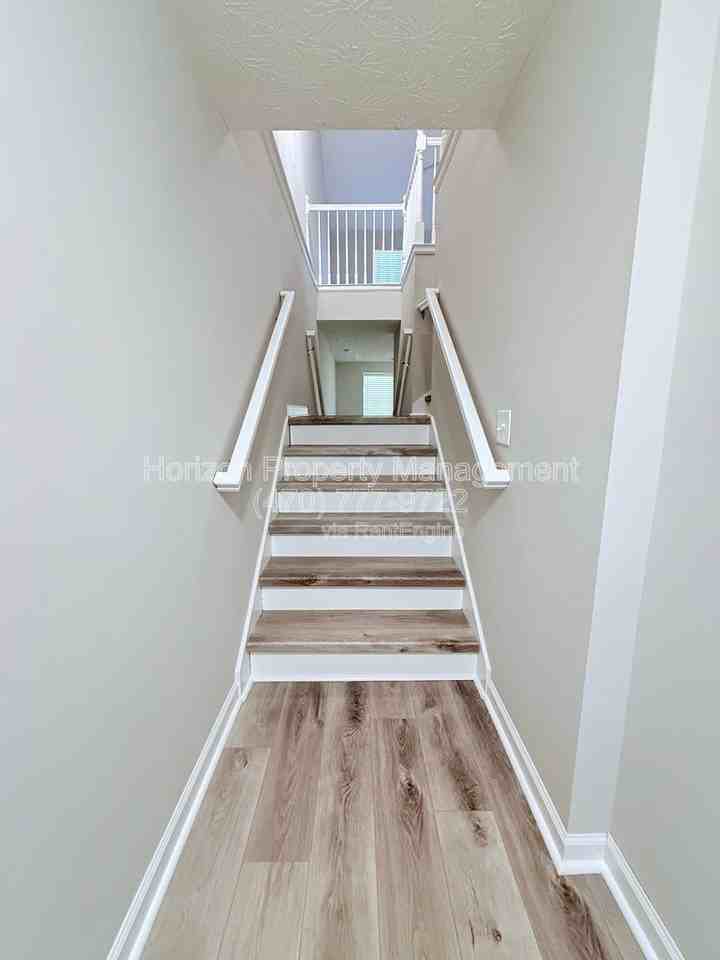 4005 Hidden Hollow Dr - Photo 4 of 29