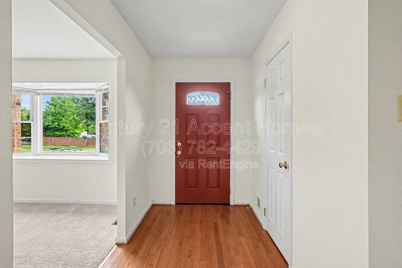 5508 Maplefield Pl - Photo 2 of 37